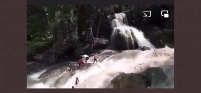 Oh this little waterfall looks so peaceful