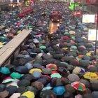 HK protesters making way for Fire Truck