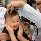 yang boy first time he shaves his hair :) He can't stop laughing