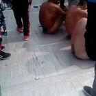 Así están los guardiacárceles que tienen de rehenes los villeros de Devoto