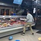 X-post, that guy in the black coat not giving a fuck.