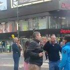 La policía no te deja romper el stand de Juntos Por El Cambio? DICTADURA, PAPÁ!