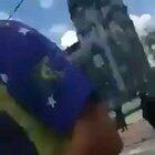 Intervenção militar faz militante bolsonarista gritar por seu papai