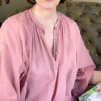 Milla Jovovic reads her favourite russian fairytale 