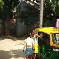 Indian drunks take swings at each other