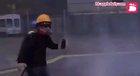 The new way of Hong Kong protesters deal with the tear gas