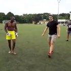 Dude beats his opponent with the ol' fake leg sweep high kick.