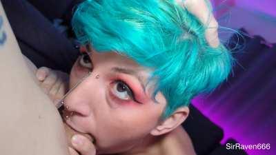 Cumming down her throat