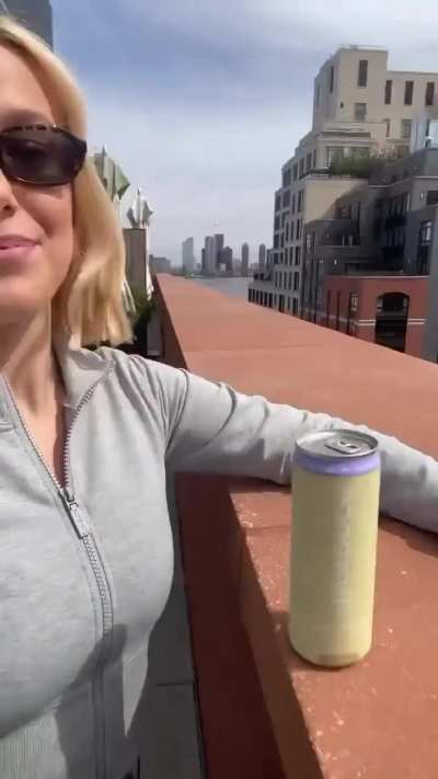 New reel. She looks so gorgeous