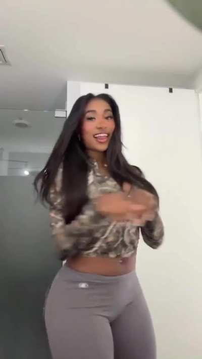 Morena gostosa 🤤🤤