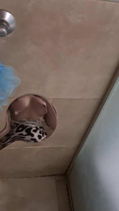 dáš si se mnou sprchu?