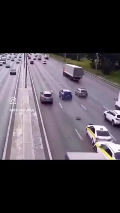 The driver avoided an accident... but caused havoc