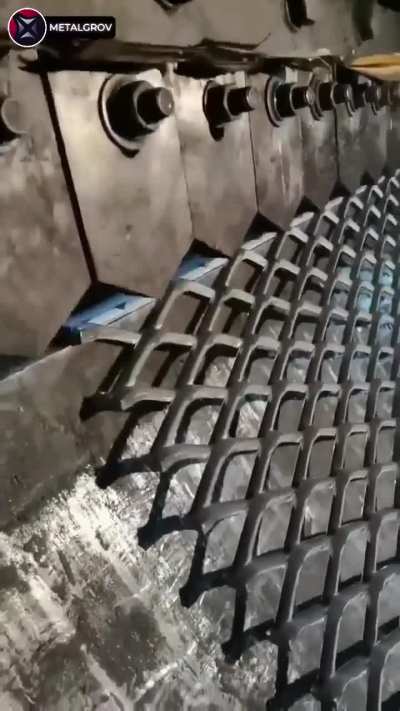 Expanded metal machine