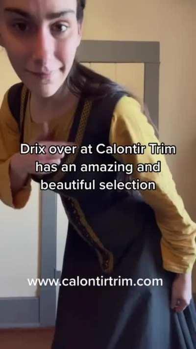 McNerdy Makes on TikTok explains and demonstrates an 'outlawed' style of fashion worn by Gaelic Irish women in the 16th Century. Let's give the Gaeilge pronunciations a pass given she knows about another part of Irish culture most of us are not familiar w