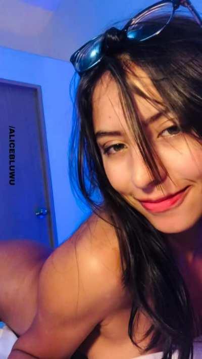 Pretty face of this Colombian?