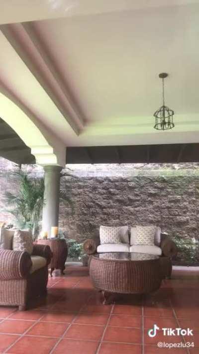 How to get trapped in a coffee table?