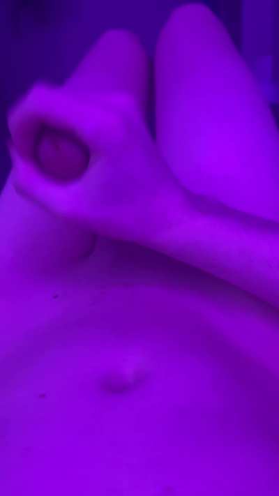 Who here likes to see femboys squirt? :3