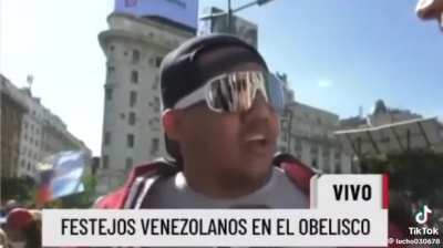 Venezolano respondiendo con ironía a los que los tratan de cipayos.