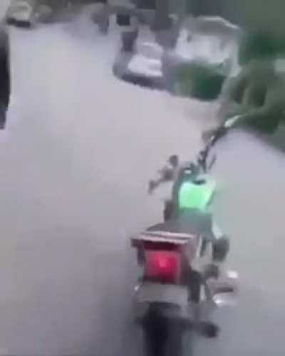 chiclete colado na lampada: cetem que durmi pelo menos 8 horas