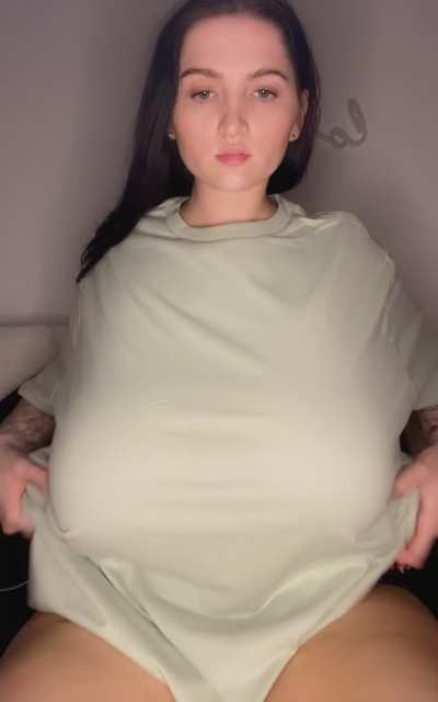 It’s my birthday so enjoy my bday titties 🎉