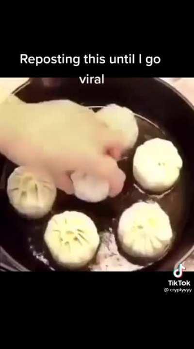 Me when I'm hungry pls get this to 100 up votes so jake can see this 😤😤