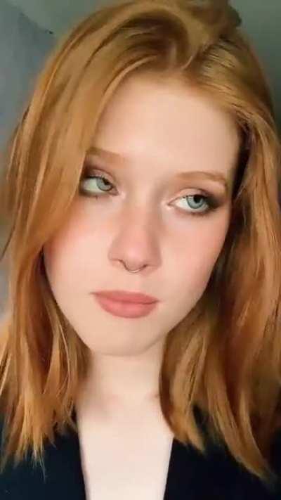 Brown vs green eyes ❤