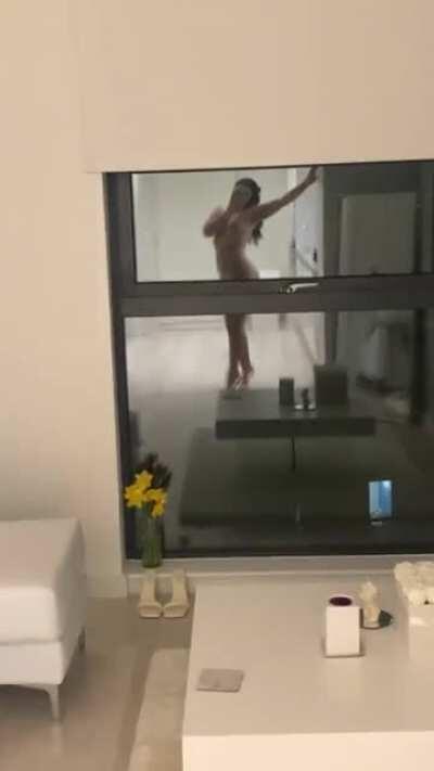 Do you think my neighbours love me or hate me? 😍🙄