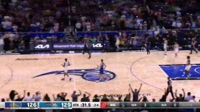 [Highlight] After hitting a crazy 3PT shot, Jalen Suggs gets the steal and gets fouled by Draymond Green as he fouls out