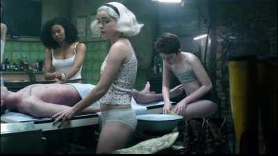 Kiernan Shipka (Sabrina)