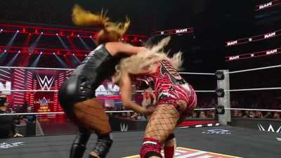Maxxine battles Becky Lynch!