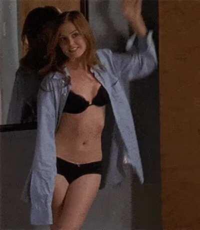 Mommy Isla Fisher says 