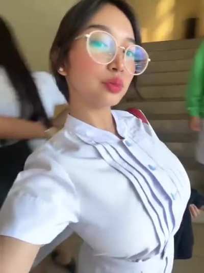 Kahit anong damit, malake talaga. @keymss