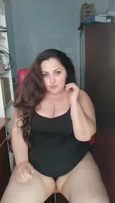 Join my OnlyFans for FREE ‼️ I hope you like hot mom🍑💦 🖤✨ Frequent posts, custom videos, dick rates, sexting, and so much more! 🖤✨ 😘 Link down below!