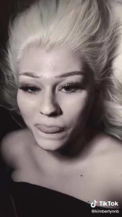 Nsfwsoup Realjuliagoolia is so hot! 😛