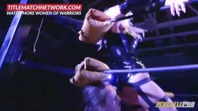 The Smokeshow Scarlett Bordeaux humiliates Kris Statlander with a stinkface...rubbing her Fat Ass all over her Face. LOL