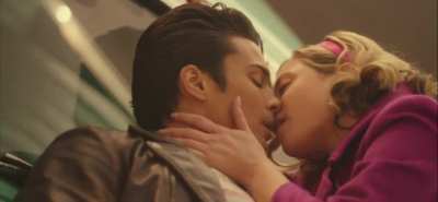 Betty & fangs kissing