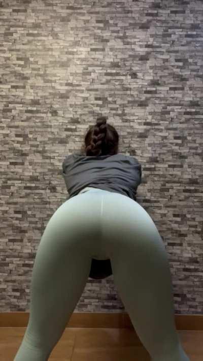 50% SALE! 🚨 feeling rather horny after the gym, come playyyy 😈 link below, I offer everything 👇