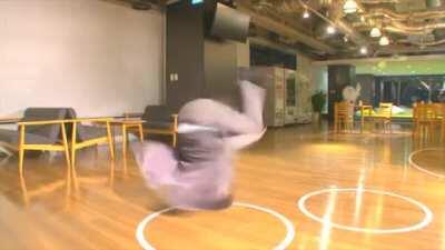 Strawhats minus Robin when they don't want to get beat up by Nami