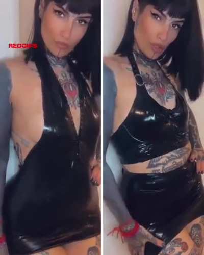Shiny outfits for my next date: left or right?