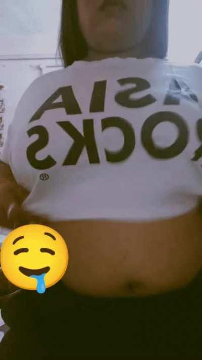 Sunday special boob drop 🙈