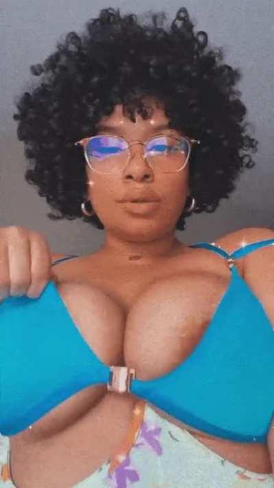 Who is this beautiful woman?