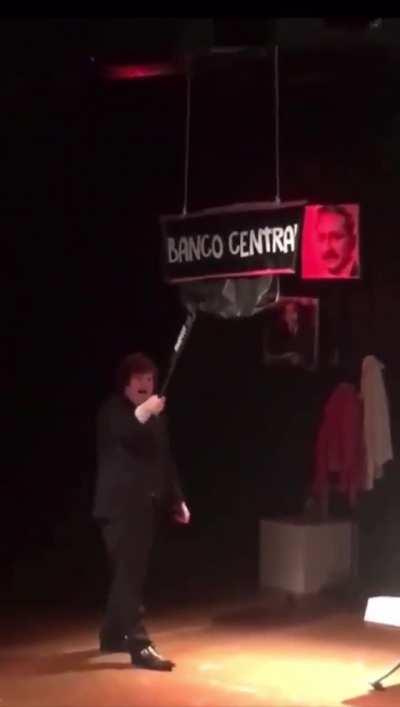 Milei usando la fuerza 