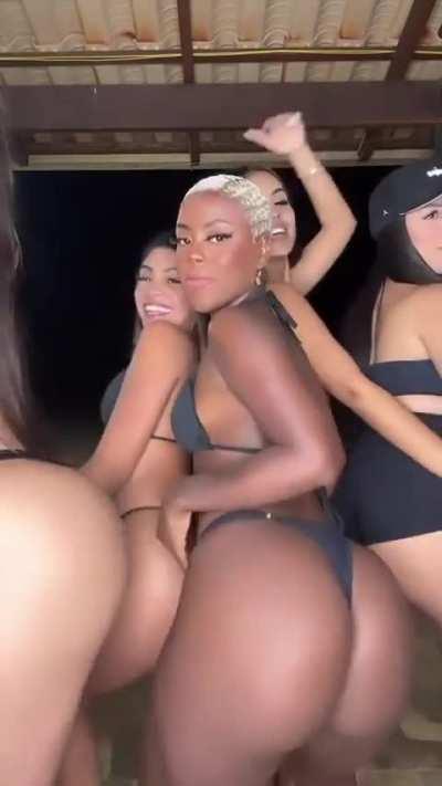 Booty on the bay @i.ampoli