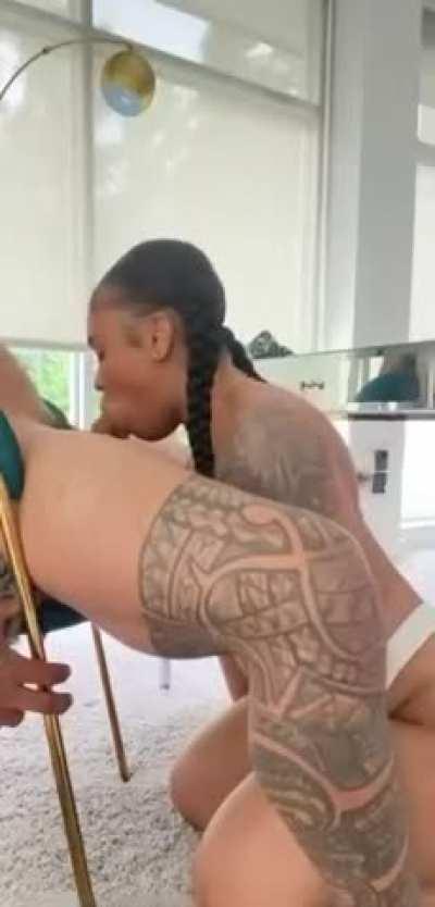 Thick baddie gobbling.