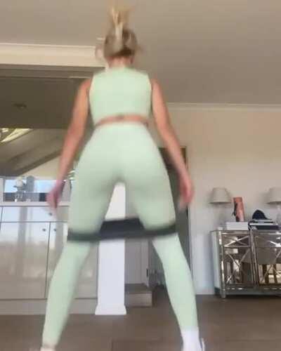 TAMMY HEMBROW IM GOING TO CUM FOR YOU