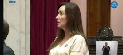 C5N esperando, si Victoria Villarruael cantaba la frase de libertad del himno argentino 