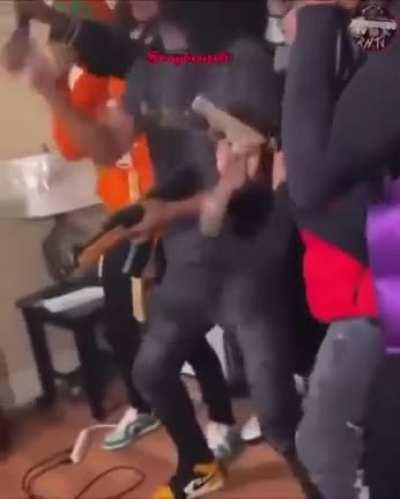 Police raided a Chicago video shoot and recovered 17 firearms many equipped with illegal switches🤦🏿‍♂️🤦🏿‍♂️🤦🏿‍♂️