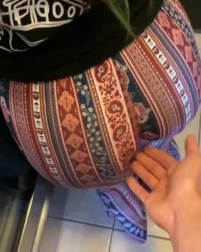 Damn that Ass in these Flare Pants 🥵