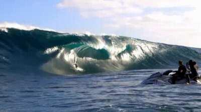 100's of tons of water detonating on dry reef