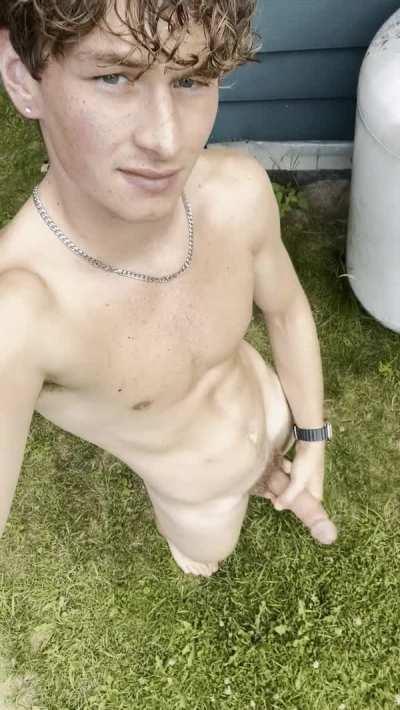 wyd if u see me like this in ur back yard